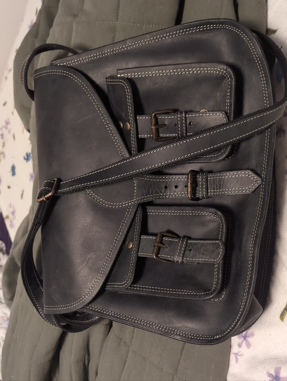Unisex Genuine Black Leather Messenger Bag - Classic Buckle Satchel